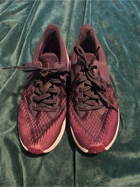 Nike Running Sneakers in Burgundy
